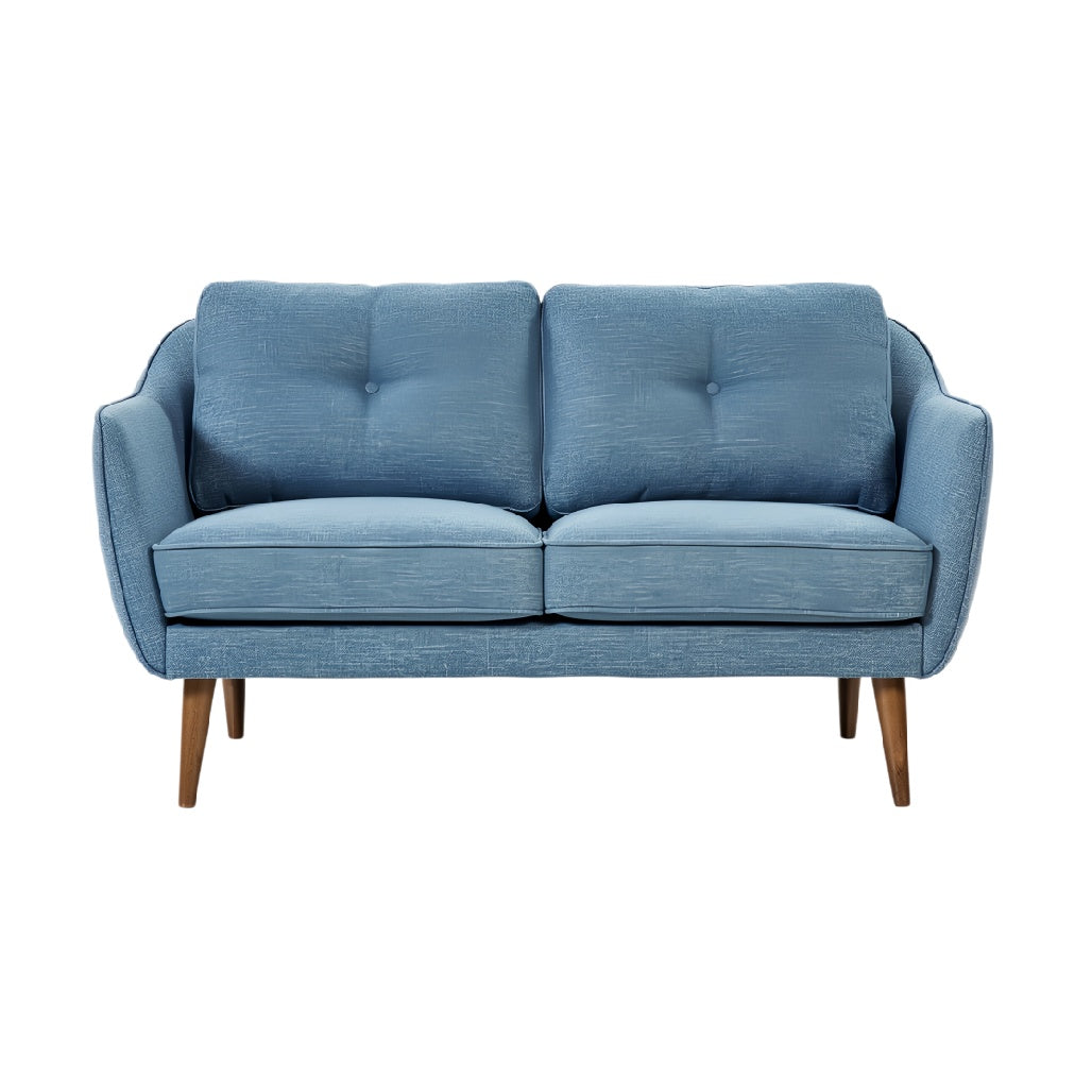 **Moderne blauwe bank met houten poten en gestikte kussens**